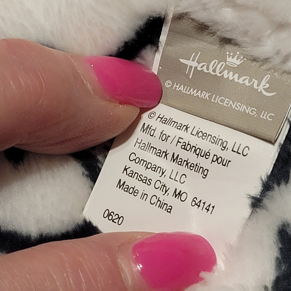 Hallmark Fleece Christmas Blanket - Picture 10 of 11